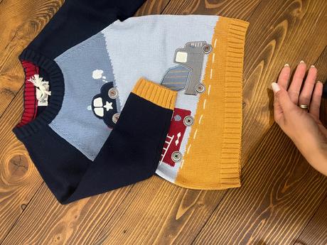 Svetrík s autami, 98