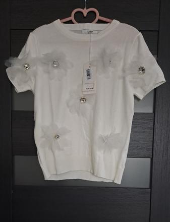 Biely pulovrik s 3d kvetmi, piazza italia