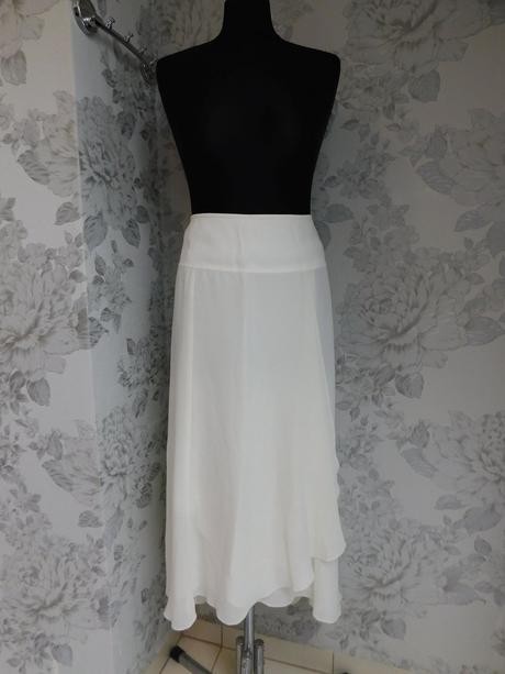 Pekna sukna na slavnost, 40