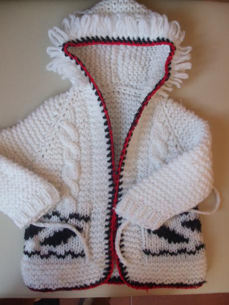 Pletený svetrík s kapuckou, 110