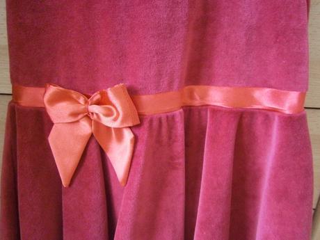 Zamatové šaty veľ.asi na 8-9r., 134