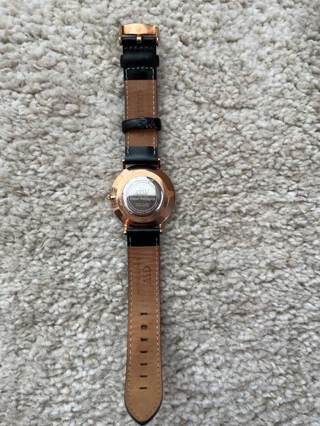 Dámske hodinky daniel wellington,