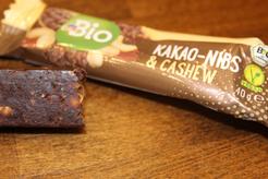 Superfood dmBio tyčinka - drvené kakaové bôby & kešu
