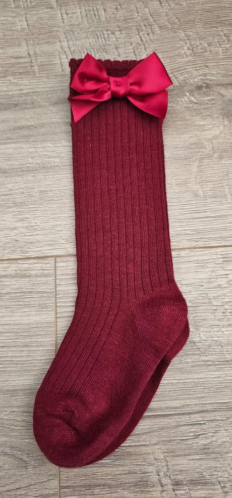 Podkolienky s mašličkou, 98