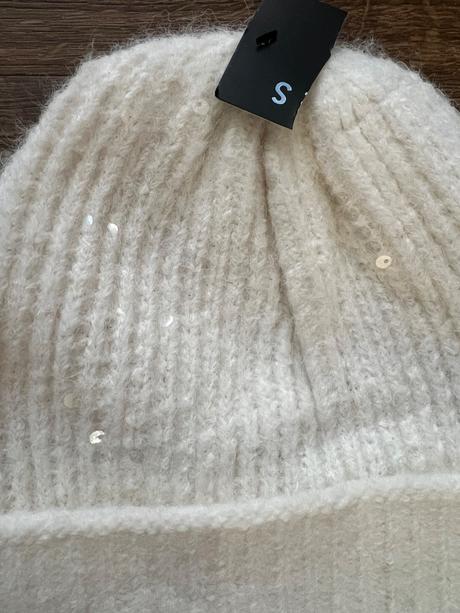 Čiapka s flitrami, new yorker