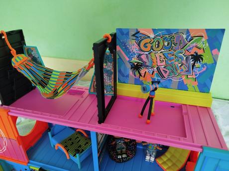 L.o.l. dom  surprise clubhouse playset, 