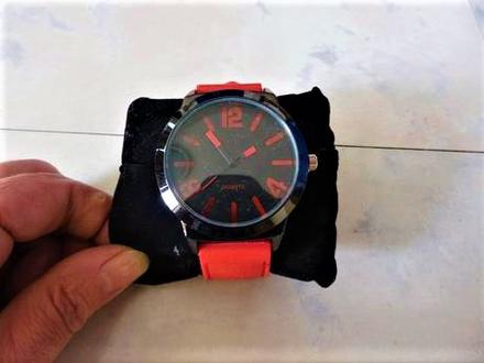 Hodinky s veľkým displayom,