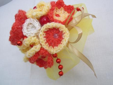 1661. kytice háčkované,