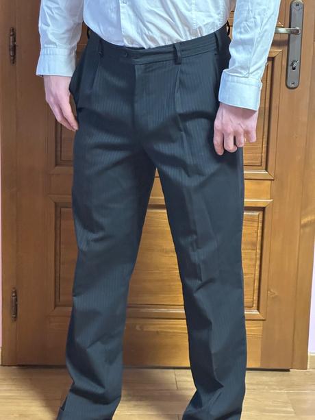 Pánsky oblek tmavý prúžkovaný, m