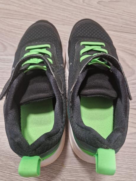 25sch_nike na lepaky zelenkave 33.5, nike,33