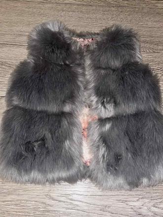 Dievčenská vesta, 122