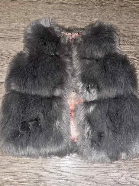 Dievčenská vesta, 122