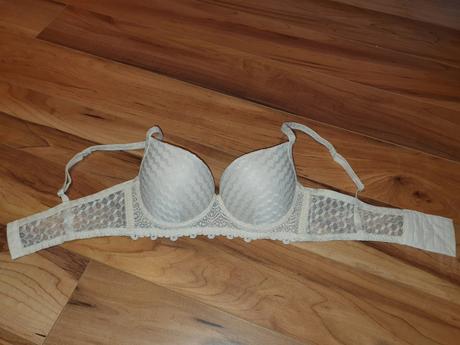 Kvalitná podprsenka xs s košíky a, s