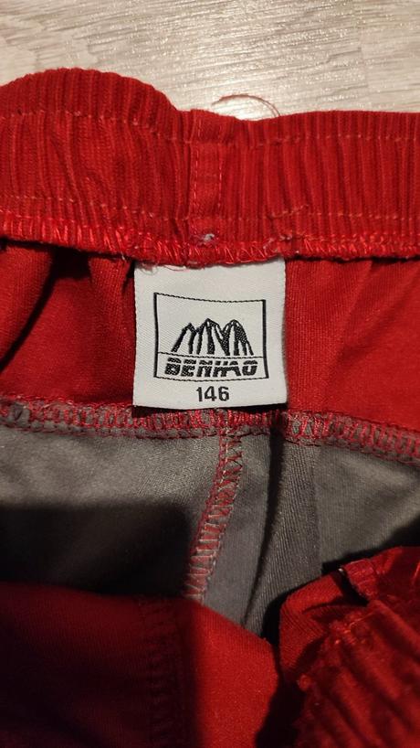 Športové nohavice, 146