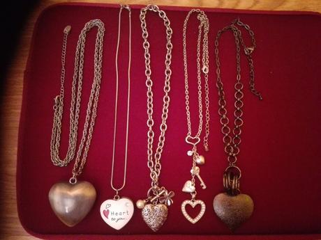 Náhrdelníky so srdiečkom,