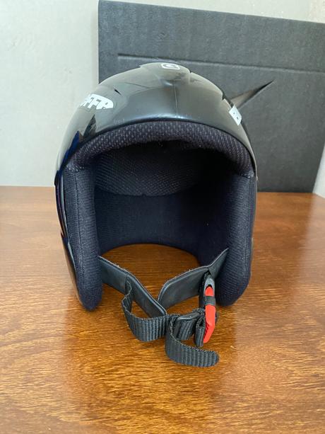 Lyžiarska prilba, s