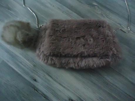 Huňatá mini kabelka,