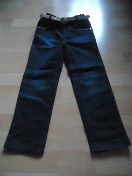 Veľmi pekné nenosené dievčenské rifle, 122