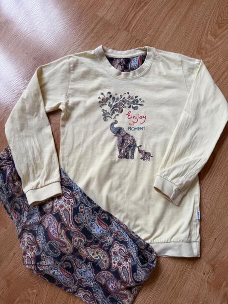 Krásne pyžamo, cornette,134