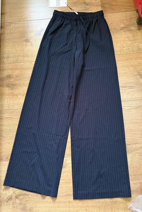 Tmavomodré nohavice s visačkou, stradivarius,xs