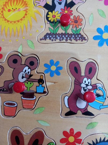 Drevená vkladačka s úchytkami krtko,