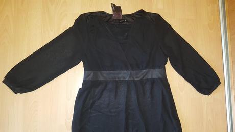 Čierne šaty, 42
