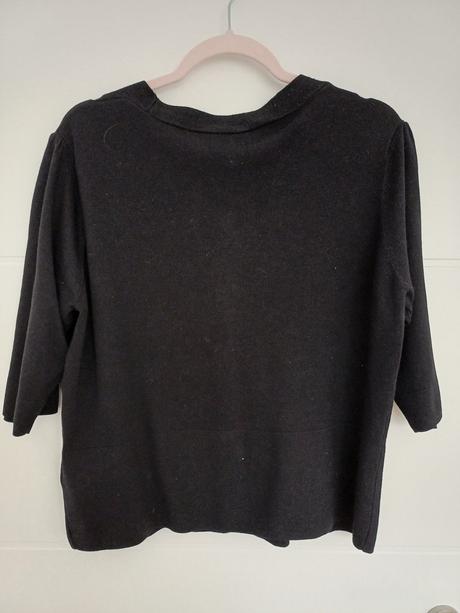 Dámsky tmavý kratší sveter, 46