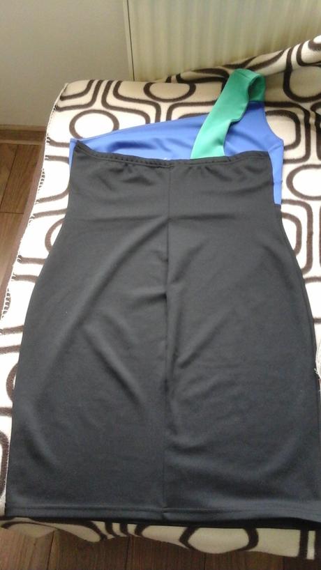 Elasticke trojfarebne saty na 1 rameno, l