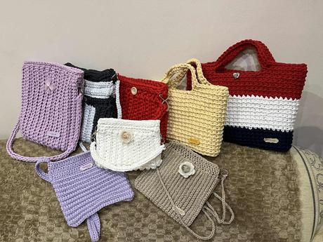 Predám háčkovanú tašku - kabelku červenej farby, 