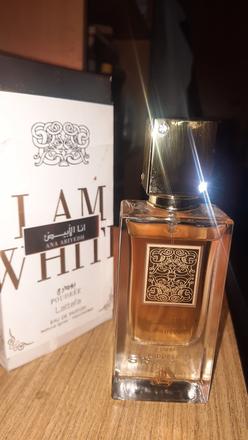 Ana abiyedh poudrée, 