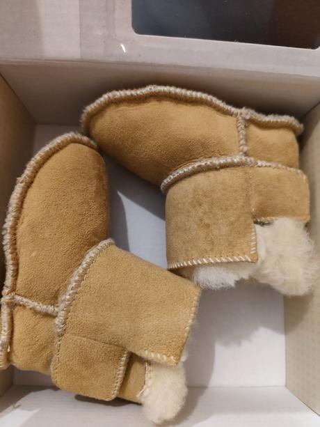 Detské capačky s jahnacou kožušinou, 