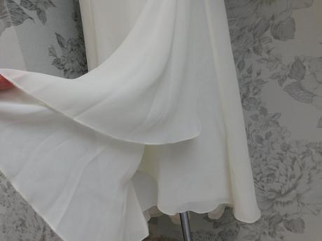 Pekna sukna na slavnost, 40