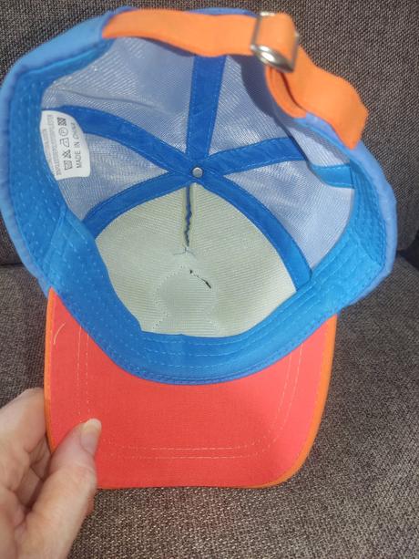 Blikajúca šiltovka, 122