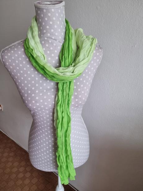 Dúhový zelený krčený šál, 