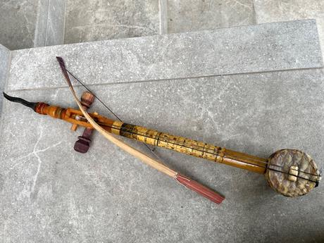 Tradičný hudobný nástroj z egypta - rebab, 