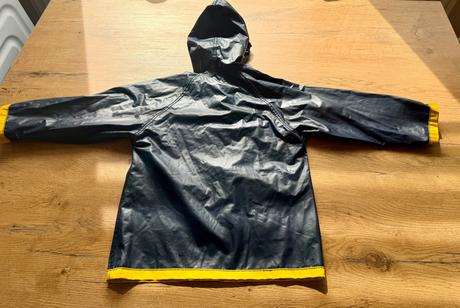 Obojstranný pršiplášt, 98