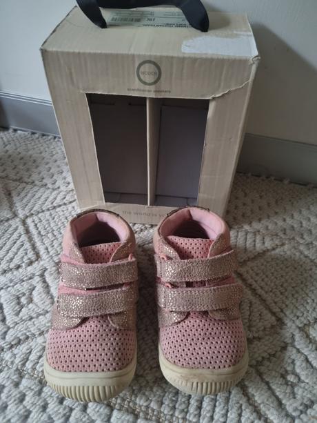 Ruzove tenisky zn. woden, 22