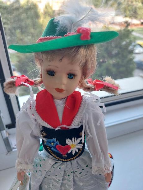 Porcelánová bábika zn.schneider,