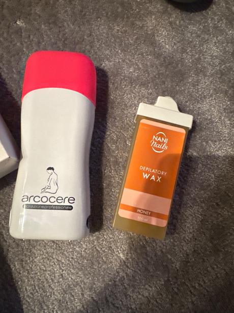 Prístroj, vodky a papiere na depiláciu, 