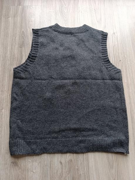 Dámska sivá vesta s kvetmi, m