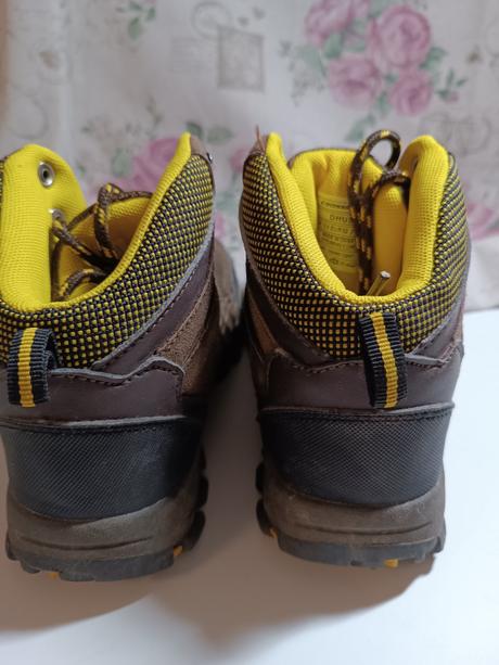 Turistické topánky, 32