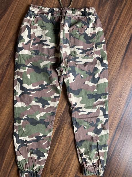 Nohavice, bershka,30