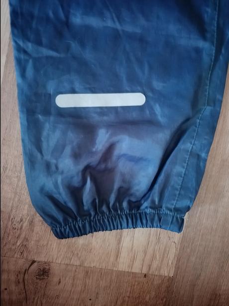 Nohavice do dážďa, 122