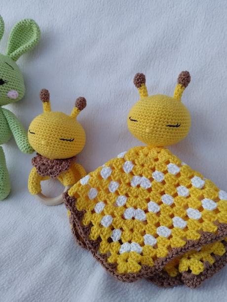 Hackovana hrkálka včielka + mojkáčik, 