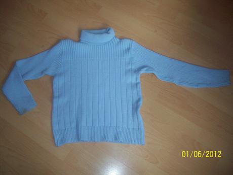 Modrý sveter s rolákom, s