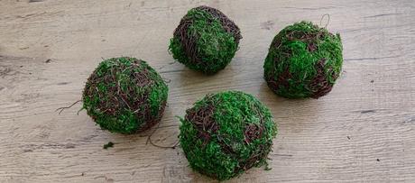 Dekoračná machová guľa - 90 mm, 