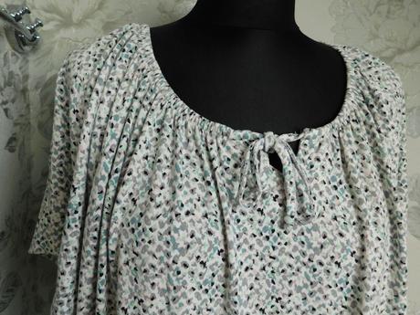 Kvalitna tričkova bluzka, 48