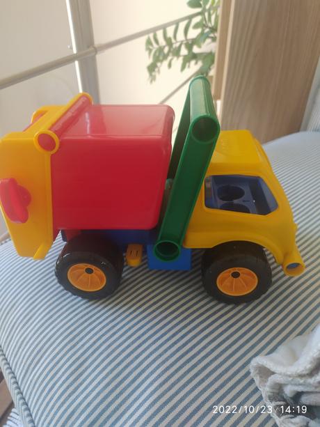 Hračky, garáž, kolky, guličky hra rybičky,