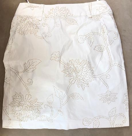 Esthis biela  mini sukňa so zlatou potlačou, xs