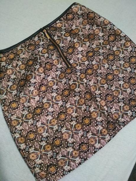 Čierno zlatá suknička, amisu,34